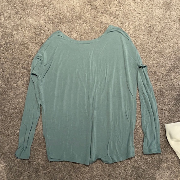 Victoria’s Secret PINK long sleeve tee - Picture 2 of 2